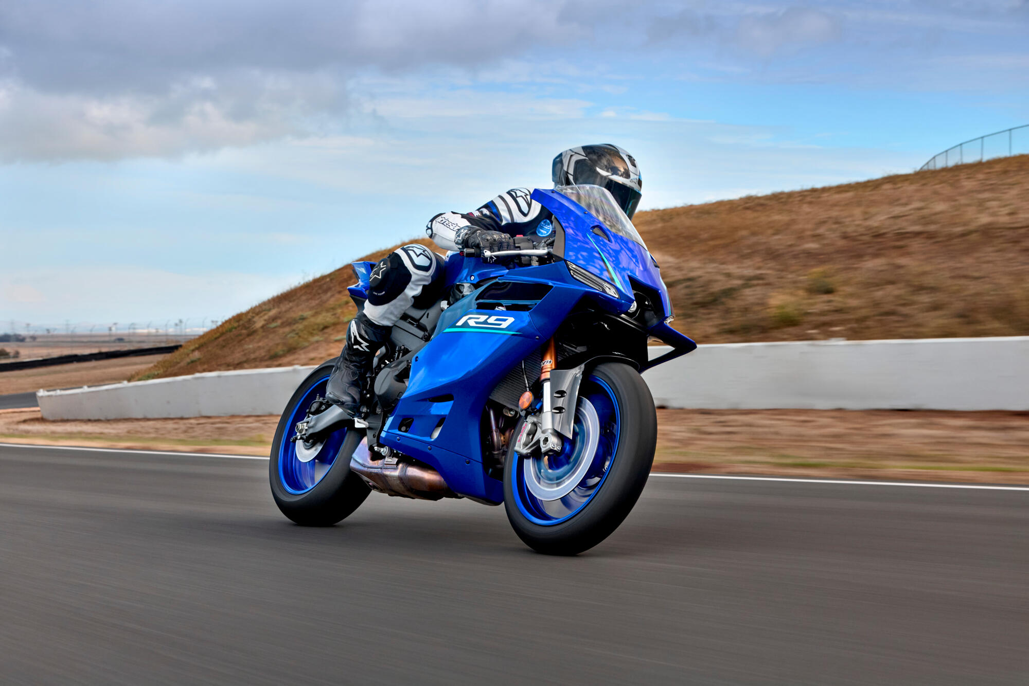 Yamaha R9
